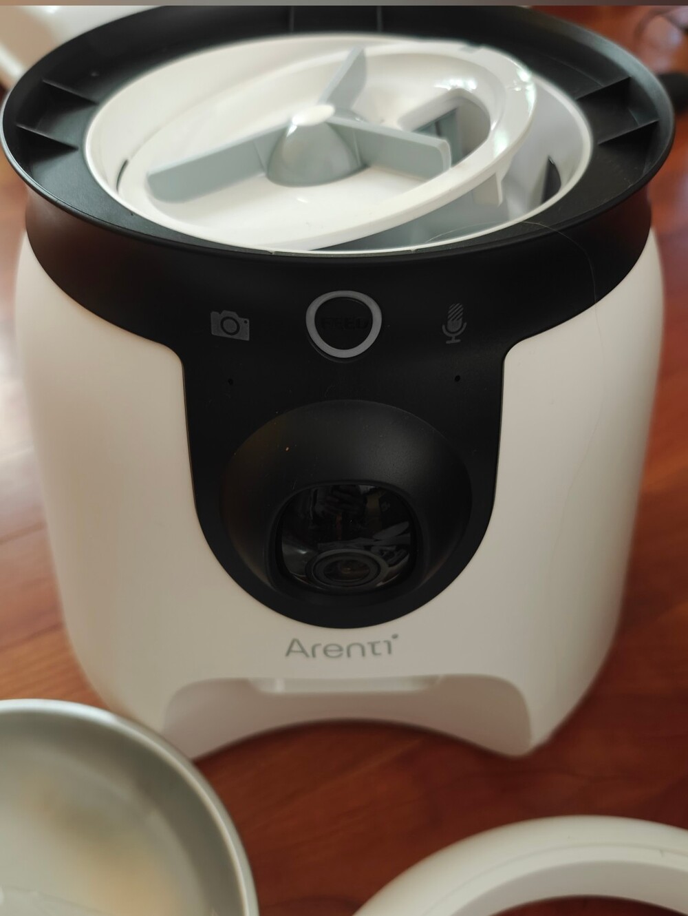 Arenti White Smart Pet Feeder Camera